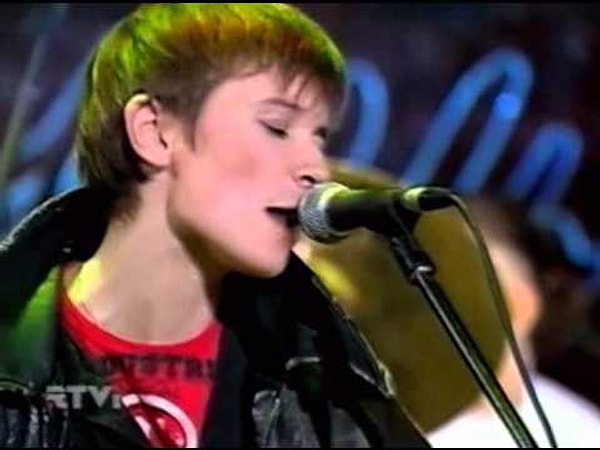 3. В известном хите "Ночных снайперов" эти цветы пахнут полынью.