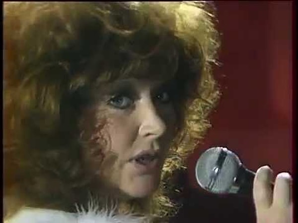 6. Каких цветов в песне Аллы Пугачевой миллион?