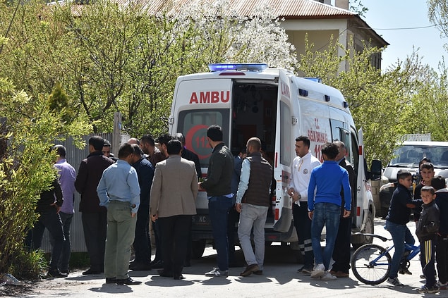 Durumu ağır olan Hasan Kara hastanede yaşamını yitirdi, Yetişir'in tedavisi ise devam ediyor.