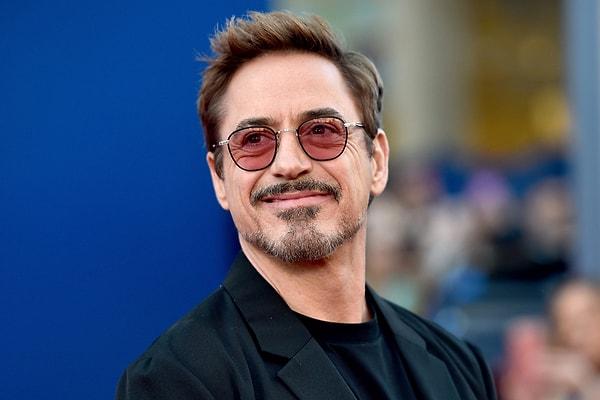"Downey, kariyerinin en iyilerinden biri olan, Oscar'a layık bir performans sergiliyor." - David Gonzalez, The Cinematic Reel