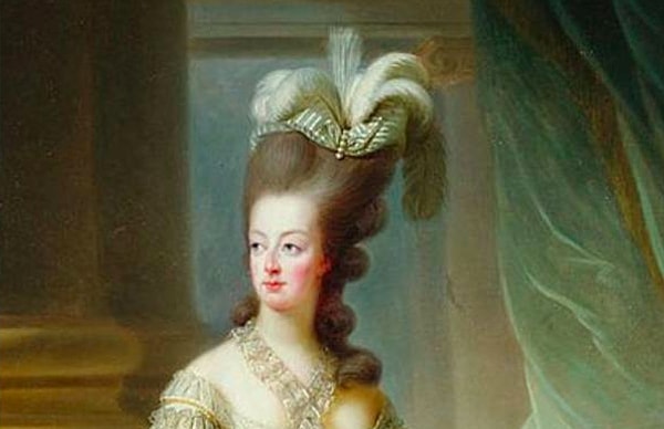 6. Какая королева в ответ на чью-то жалобу о том, что крестьяне не имеют хлеба, ответила фразой "Если у них нет хлеба, пуская едят пирожные!"?