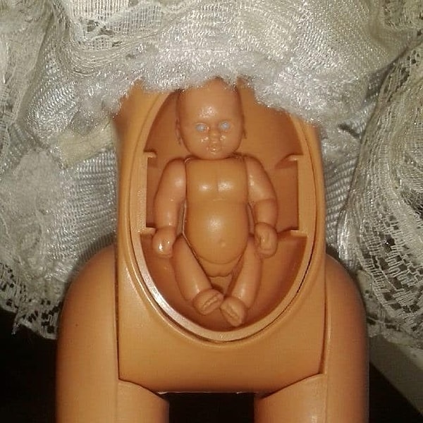 5. Что хуже: уровень разврата этой игрушки или криповые глаза ещё не родившегося малыша?