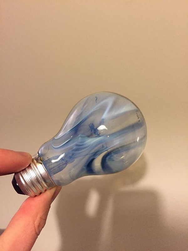 27. Просто сгоревшая лампочка, а смотрится как произведение искусства