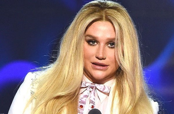 Кеша - популярная американская певица и автор песен.