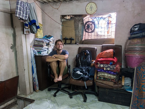 Итак, теперь, когда он вернулся в Индию во второй раз, то решил опять пойти в Мумбаи.