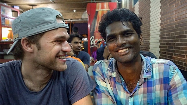 Что определяет нас, так это стремление к счастью, наше сострадание к другим и наша способность адаптироваться к любым обстоятельствам, в которых мы находимся, и извлекать из них максимальную пользу.