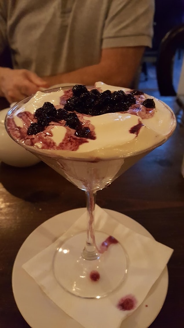 6. Cheesecake, martini bardağında sunulursa