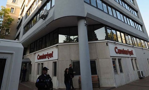 Heyet ayrıca, eski Cumhuriyet Gazetesi Genel Yayın Yönetmeni Can Dündar ve Washington Temsilcisi İlhan Tanır'ın dosyalarının ayrılmasına hükmetti.