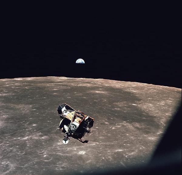 1. Bu fotoğrafı çeken astronot hariç o anda hayatta olan tüm insan ırkı tek bir karede yer alıyor.