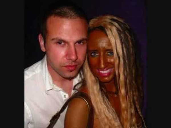 21. А также не позволять своей девушке увлекаться автозагаром ❌