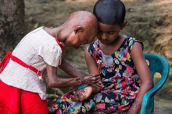 13. Ниту очень хорошо рисует татуировки хной