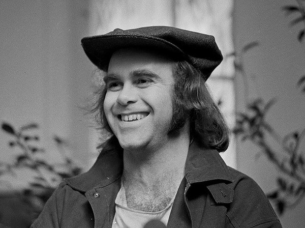 «Что? В вашем отеле нет кондиционеров?» - была первая реакция Элтона, когда он заселился в лучший московский отель для иностранцев.