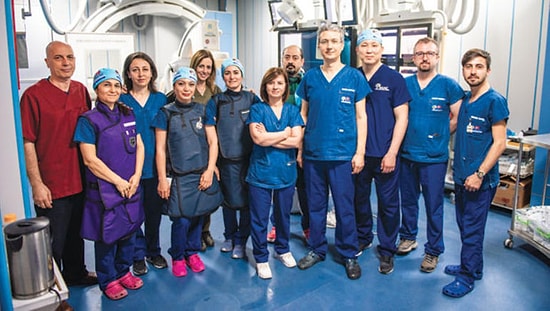 Gurur Tablosu! Cerrahpaşa'daki Ameliyatı Canlı Yayınla Tüm Dünyadan 900 Nöroradyolog Takip Etti