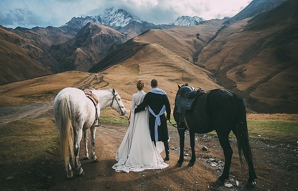 5. Они поженились в_тайне ото всех.