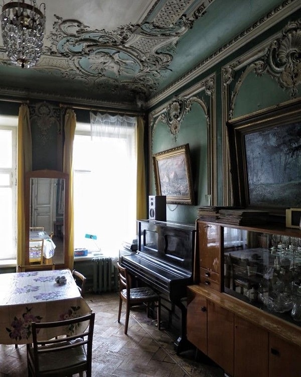 5. Даже сегодня многие из них находятся в собственности сразу нескольких жильцов.