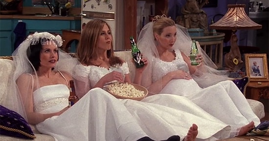 Seçtiğin Gelinliklere Göre Kaç Yaşında Evleneceğini Söylüyoruz!