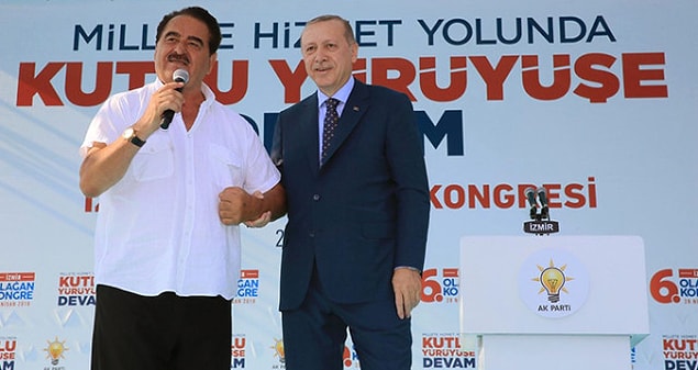 Tatlıses, İstanbul'da bir villada yaşadığı sırada oğlu İdo'nun çok üşüdüğünü ve kendisine Erdoğan'ın yardım ettiğinden bahsetti.