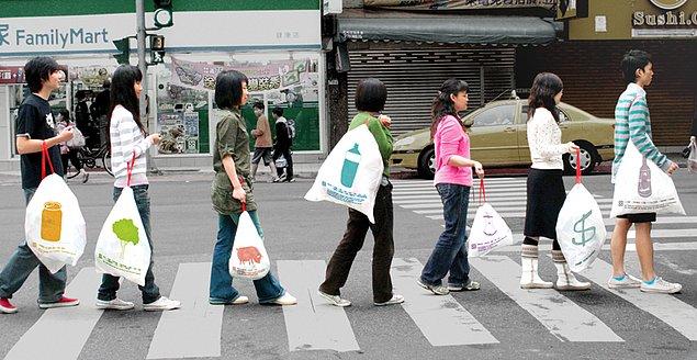 6. Tayvan sokaklarında çöp kutuları bulunmaz.