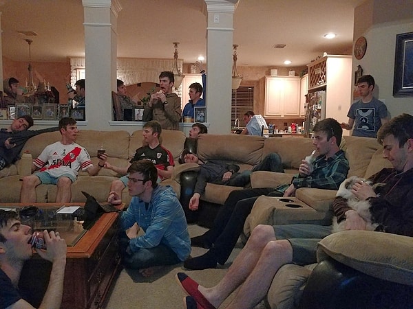 4. Парень замутил вечеринку с единственным значимым человеком: самим собой!