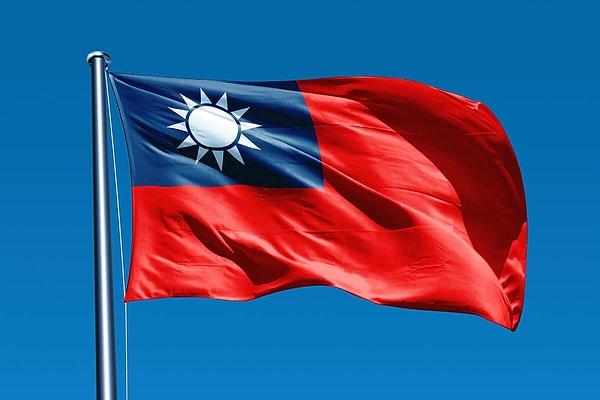 14. Tayvan'ın şu anki resmi bayrağı, 1928 yılında kabul edilmiştir. Bayraktaki on iki adet güneş ışığı, 12 Çin saatini ve yılın 12 ayını temsil eder.