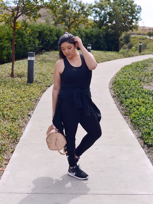 15. Вы хорошенько подбираете нижнее белье для тренировок, чтобы грудь хорошо поддерживалась, но при беге ваши холмики все равно предательски подпрыгивают