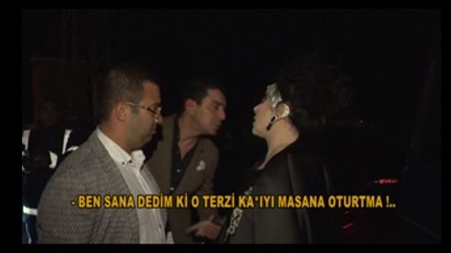 Uzun süredir ortalıkta görünmeyen Nur Yerlitaş da nişana katıldı. Herkesle de kavga etti! Murat Karabova'yı adeta haşladı!