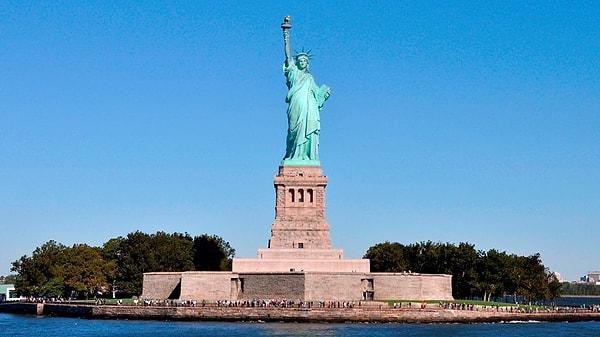 11. Özgürlük heykeli aslında Fransızların Amerikalılara bir hediyesiymiş.