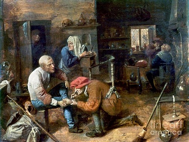 2. Kişisel bakım hizmetlerinin yanı sıra berberler ayrıca küçük cerrahi müdahaleler ve dişçilik yapıyorlardı. Bu hizmeti duyurmak için de kırmızı beyaz bir halıyı dükkanlarının dışına astıkları bir çubuğa sararlardı.