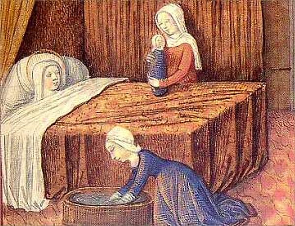 5. Hamile kadınların acısı dindirmek için şekerli ve sirkeli karışımlarla kasıkları ovulurdu; ayrıca tezek de ağrıları tedavi etmek için kullanılırdı.