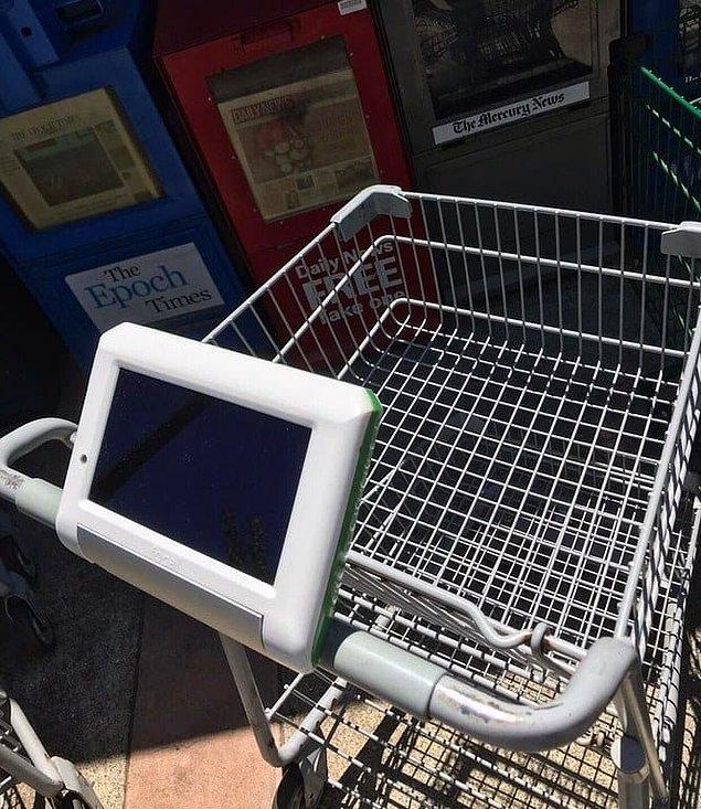 4. Bu marketin alışveriş arabasında direkt tablet var, istediğiniz her şey ayaklarınızın altında yani.