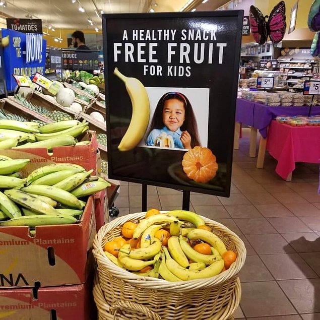 15. Bu market çocuklar sağlıklı beslensin diye ücretsiz meyve veriyor.
