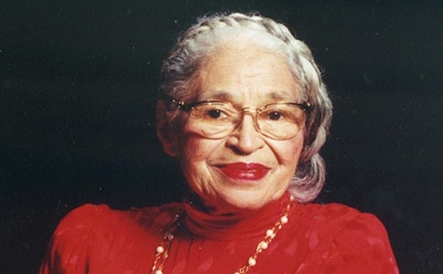 Rosa Parks, tek başına başlattığı ve küçük bir kıvılcımdan kocaman bir yangına dönüşen başkaldırı hikayesini şu cümlelerle özetliyor: