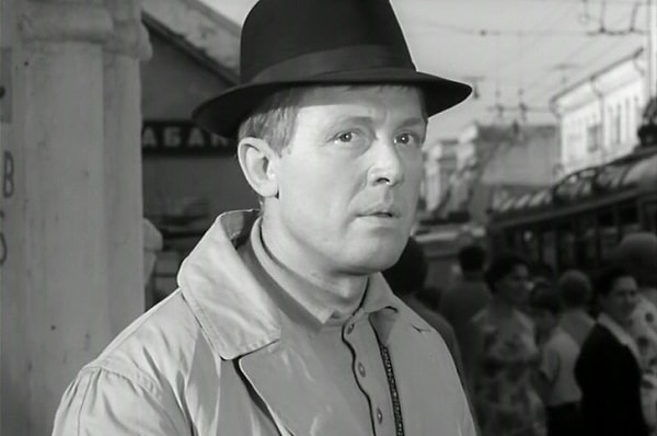 2. Что скажете относительно этого персонажа?