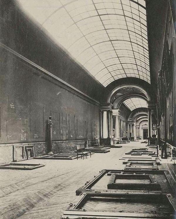 7. İkinci Dünya Savaşı esnasında Louvre müzesi.