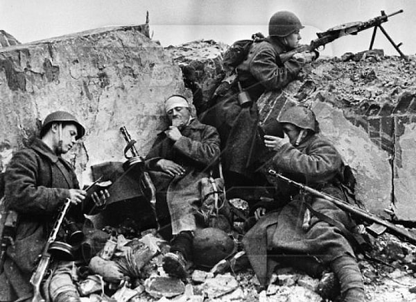 11. "Как много их, друзей хороших, лежать осталось в ..."