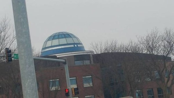 11. Крыша этого здания похожа на R2-D2