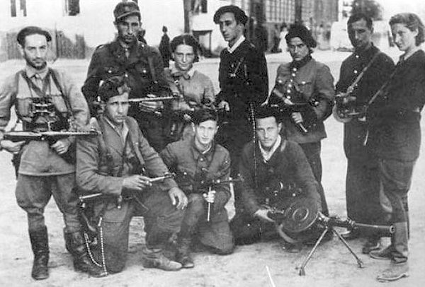 8. После войны появились группы еврейских наемников "Nokmim", которые находили тех, кто терроризировал евреев и их семьи, и казнили их.