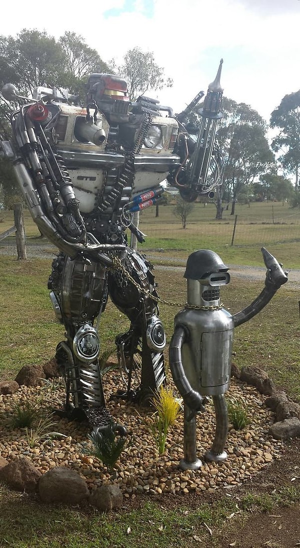 1. "Наш сосед создал себе новый почтовый ящик"