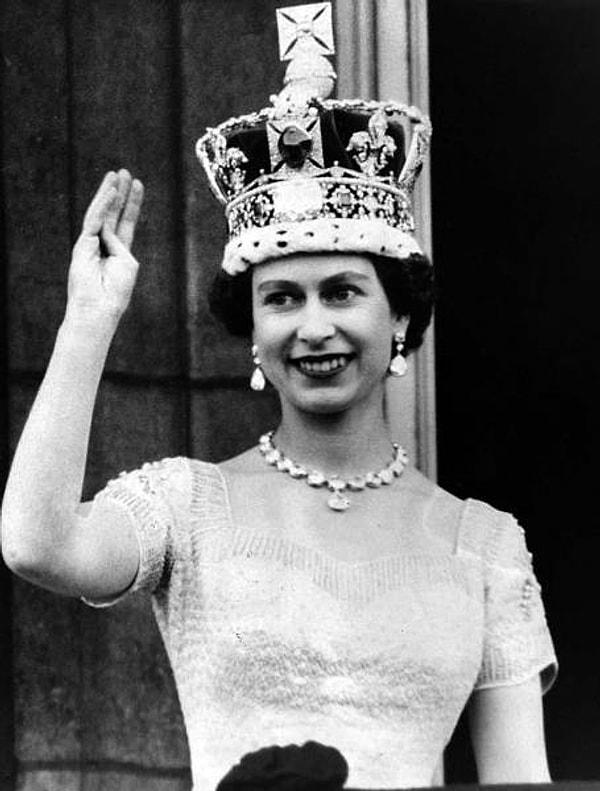 3. İkinci Dünya Savaşı boyunca Kraliçe II. Elizabeth makinistlik ve sürücülük yaptı.