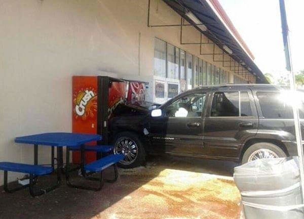 15. Сколько иронии в этом фото. На автомате написано crush (с англ.) — удар, разбить