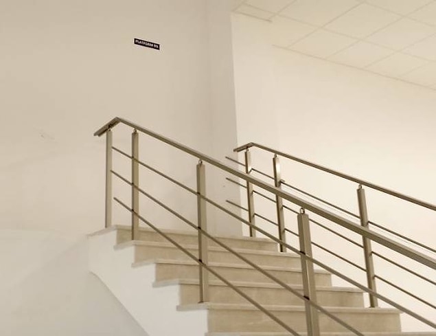 14. "Bence otel odamı M. C. Escher ya da J. K. Rowling tasarlamış!" 😦