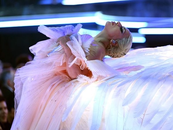 4. Кто из этих исполнителей нравится тебе больше остальных?