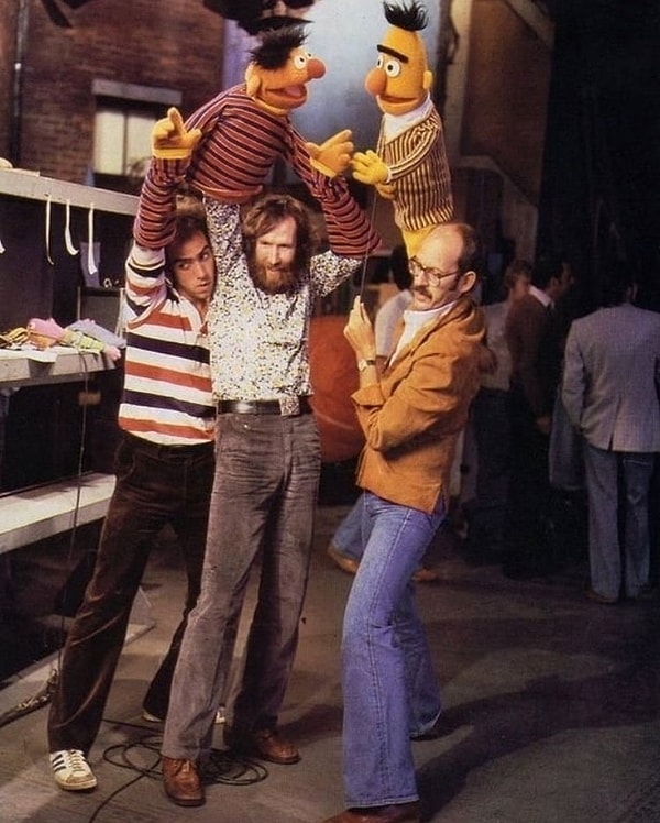 6. На заднем плане съемок "Улицы Сезам".