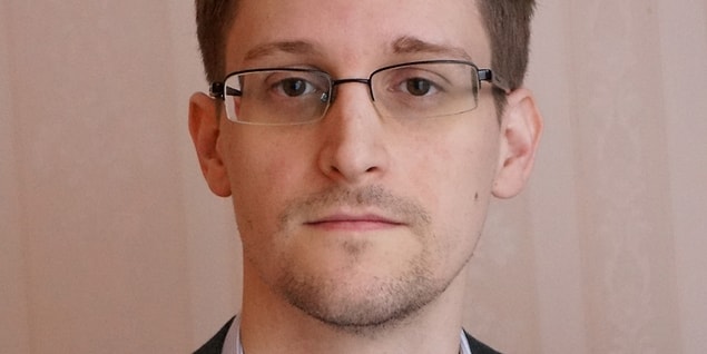 10. Edward Snowden aslında öfkeli bir internet yorumcusudur...