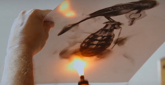 Художник научился создавать удивительные картины при помощи огня