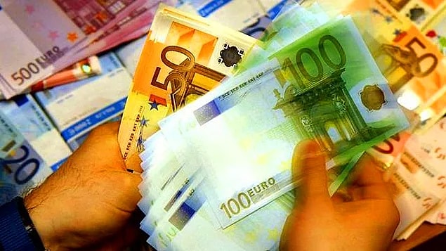 💶 Euro/TL ise gün içinde 5,12'nin üzerini gördü.