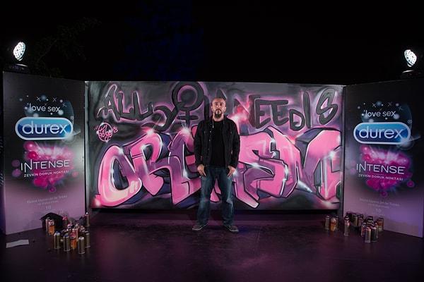 Street art sanatçısı Gölge'nin özel hazırlanan duvara yaptığı Grafitti ise gecenin en renkli anlarından biri oldu.