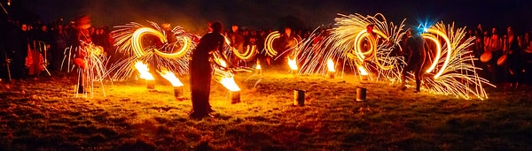 Örneğin Mayıs ayının ilk günü, ateşlerle kutlanan Beltane, Avrupa halklarının pagan kökenli Hıdırellez'i gibi! :)