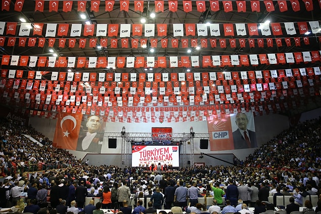 Ahmet Taner Kışlalı Spor Salonu'nda yapılan resmi açıklama neredeyse tüm haber kanallarında canlı yayınlandı. Böylece cumhurbaşkanlığı yarışında geri sayım başlamış oldu
