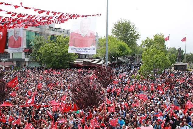 CHP adayının cumhurbaşkanlığı yarışında gerçekleştirdiği ilk mitinge, katılım yüksek oldu.